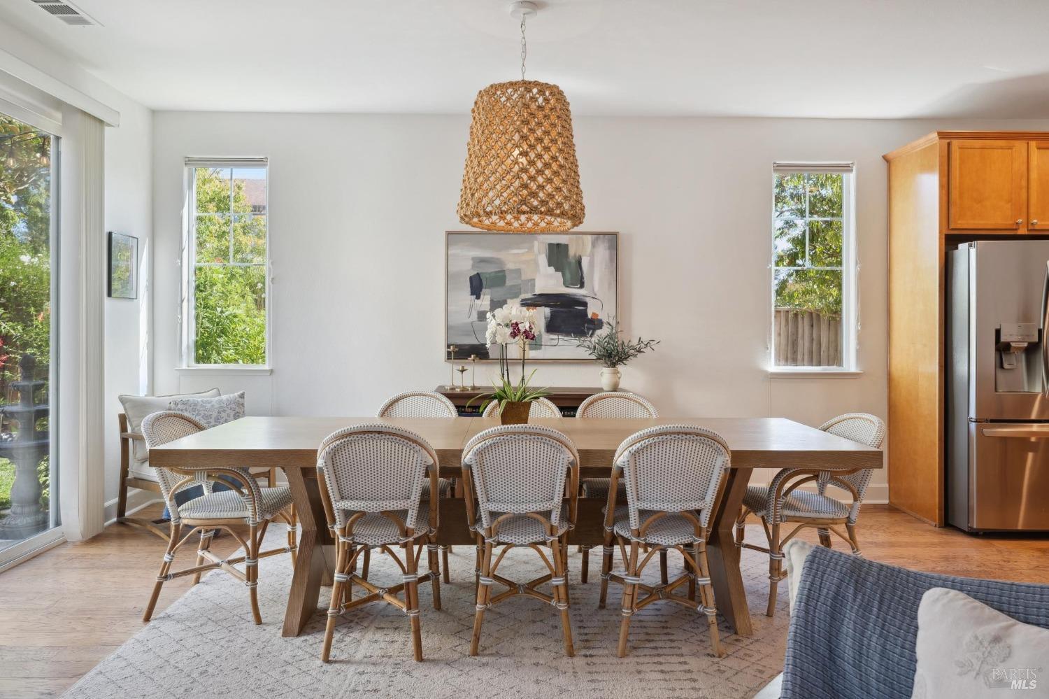 Detail Gallery Image 3 of 51 For 1755 Chinar Dr, Petaluma,  CA 94954 - 4 Beds | 2/1 Baths