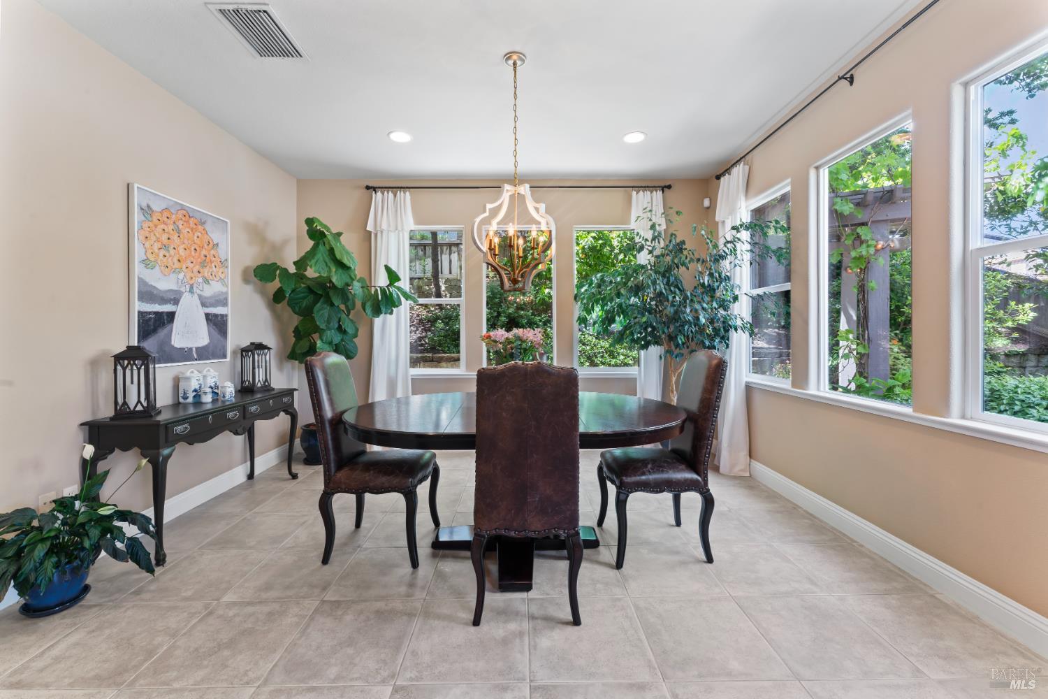 Detail Gallery Image 28 of 66 For 1261 Landmark Dr, Vallejo,  CA 94591 - 6 Beds | 4 Baths
