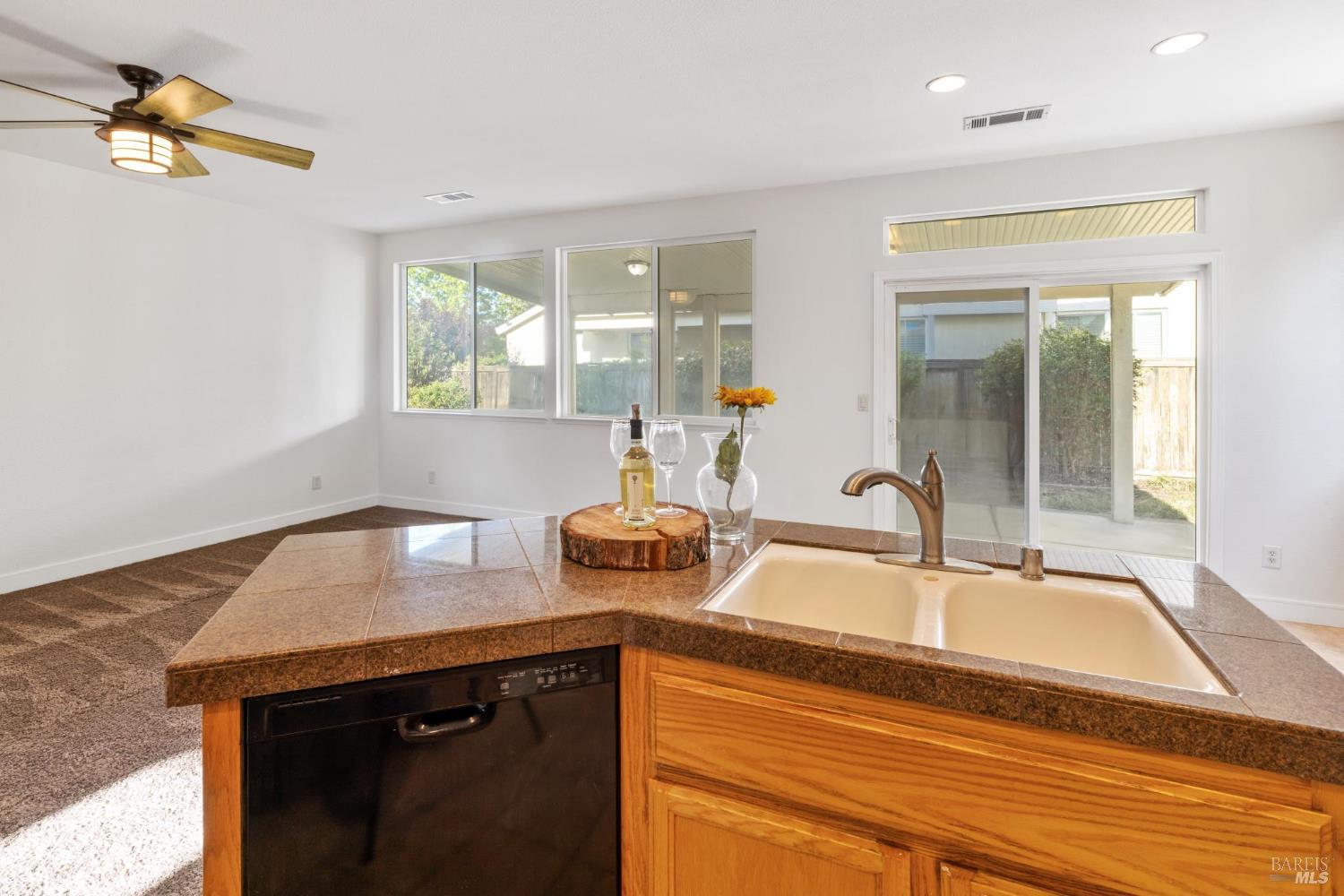 Detail Gallery Image 9 of 38 For 5151 Freitas Pl, Fairfield,  CA 94533 - 5 Beds | 3 Baths