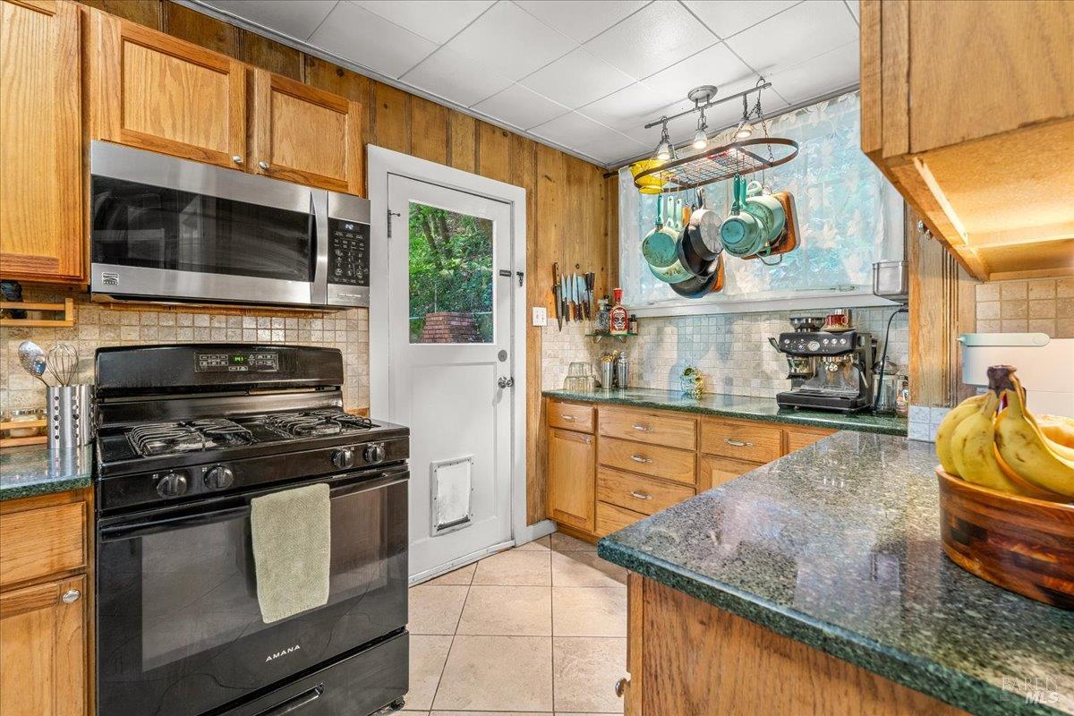 Detail Gallery Image 13 of 28 For 14576 Cherry St, Guerneville,  CA 95446 - 3 Beds | 1 Baths