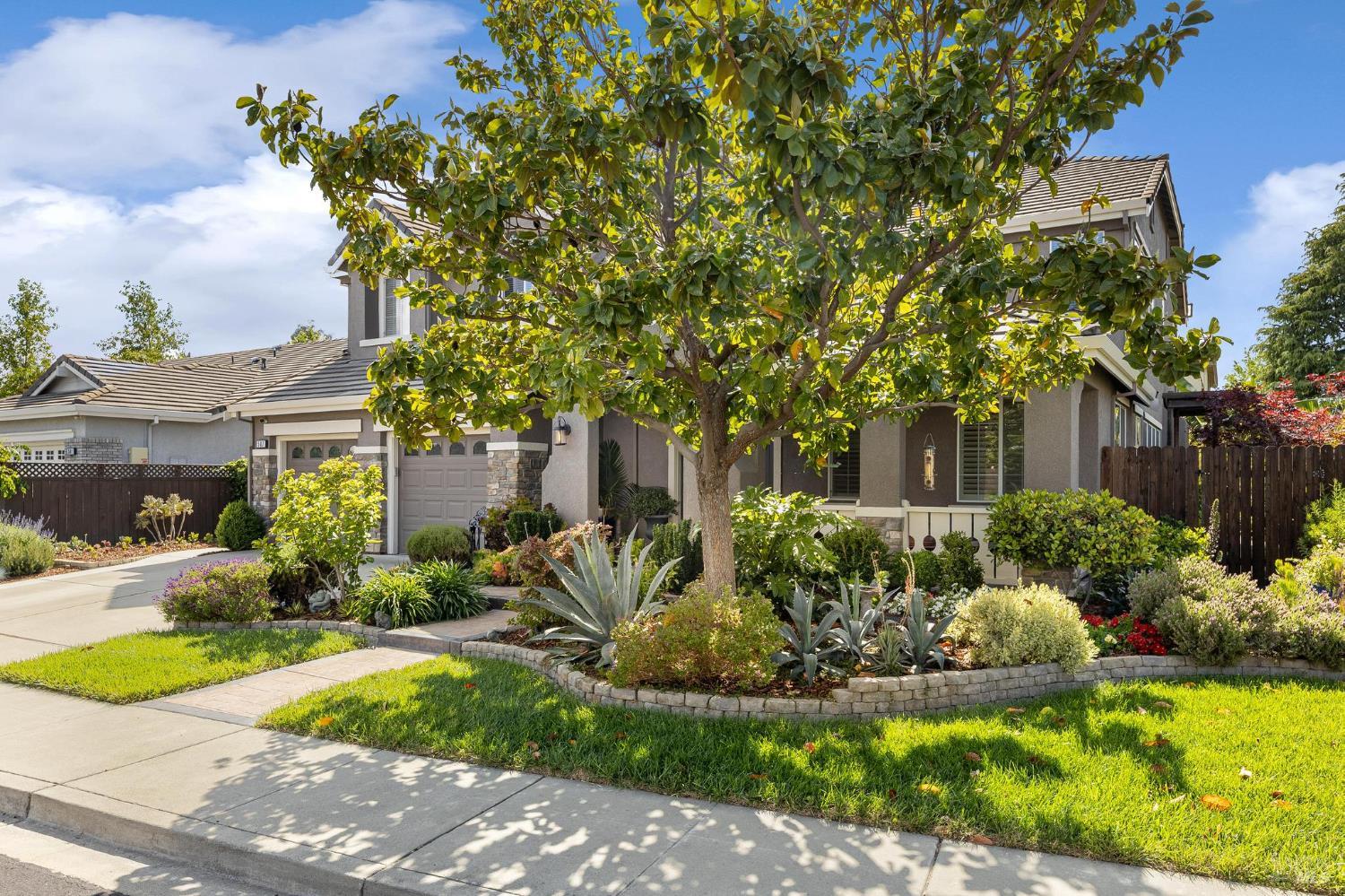 Detail Gallery Image 4 of 53 For 507 Topeka Ln, Vacaville,  CA 95687 - 5 Beds | 4 Baths