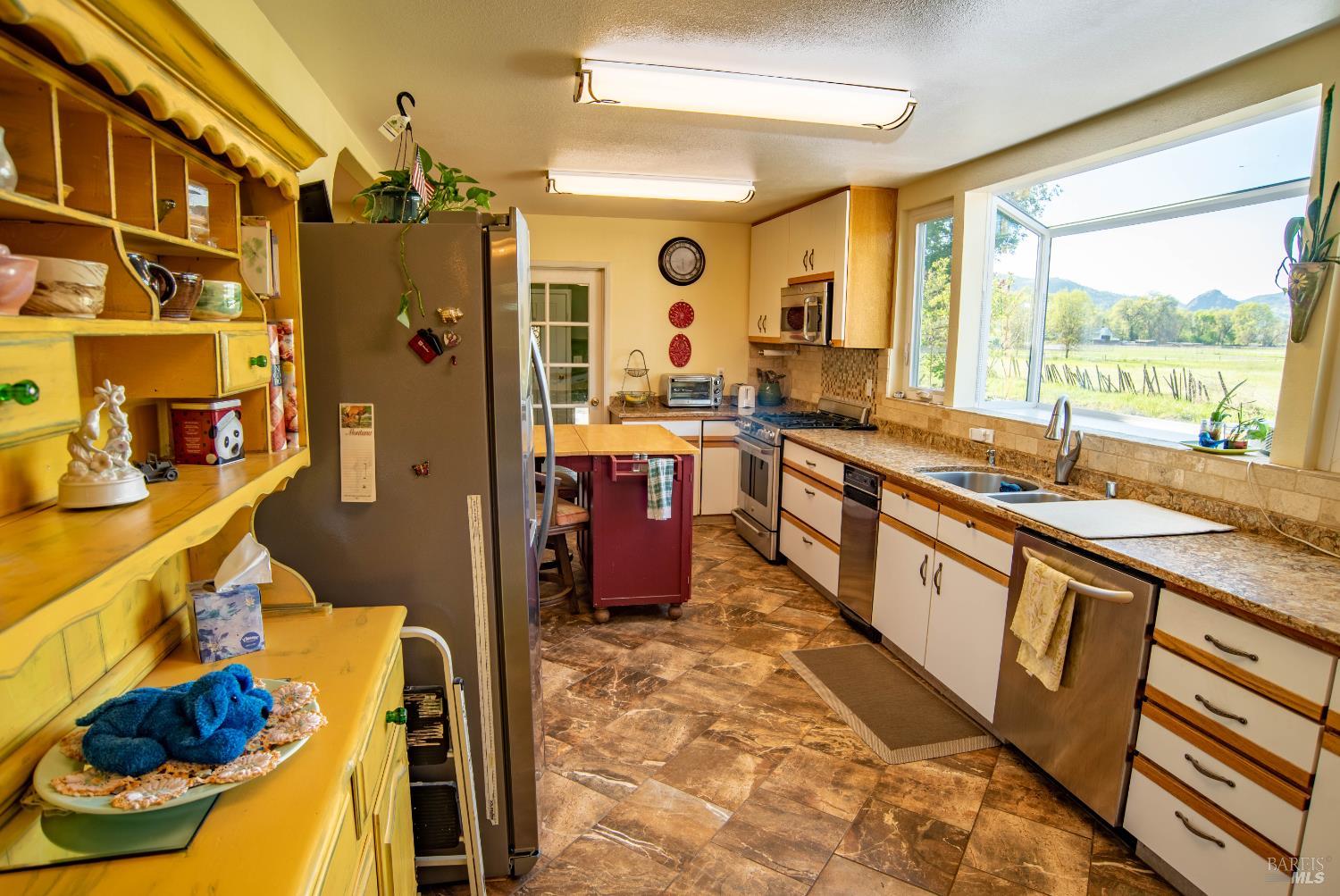 Detail Gallery Image 10 of 96 For 10507 Witter Springs Rd, Witter Springs,  CA 95493 - 4 Beds | 4/1 Baths