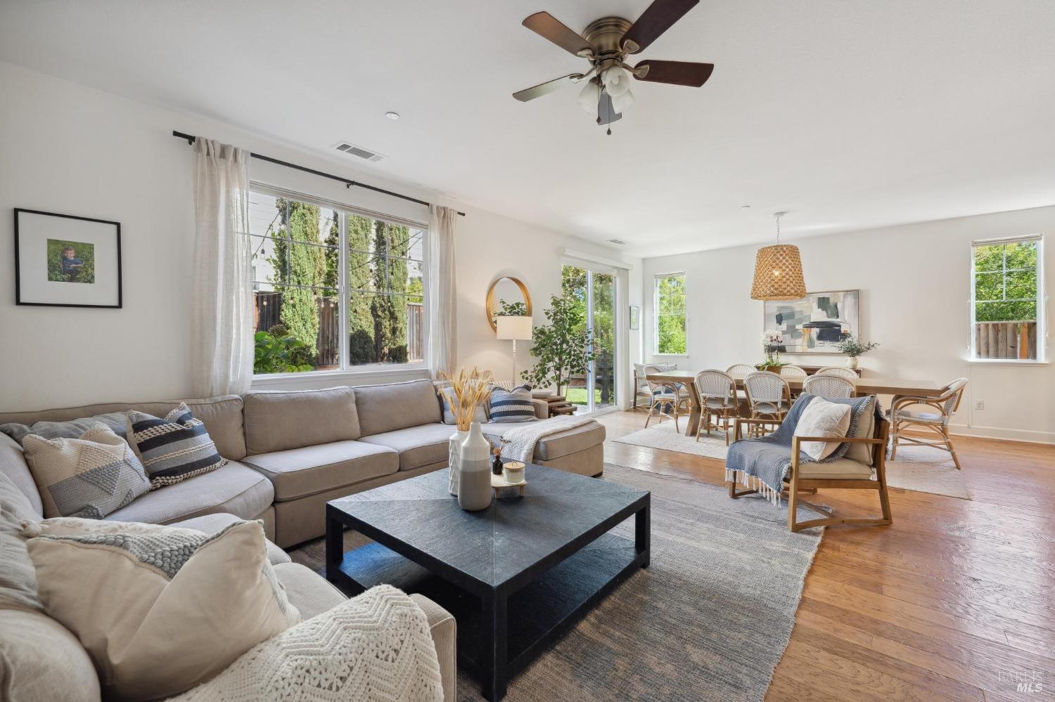 Detail Gallery Image 19 of 51 For 1755 Chinar Dr, Petaluma,  CA 94954 - 4 Beds | 2/1 Baths