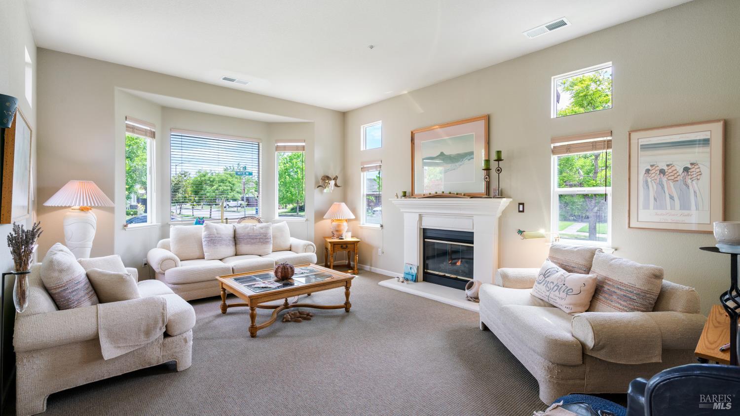 Detail Gallery Image 8 of 61 For 2001 Timberline Ln, Petaluma,  CA 94954 - 4 Beds | 2 Baths