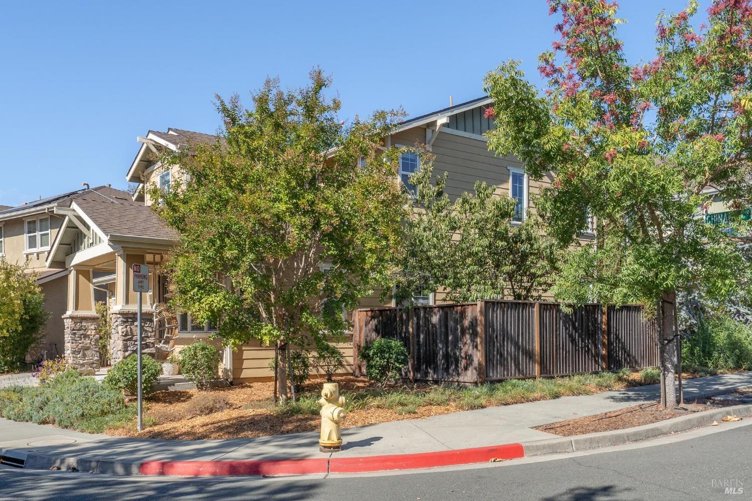 Detail Gallery Image 9 of 51 For 1755 Chinar Dr, Petaluma,  CA 94954 - 4 Beds | 2/1 Baths