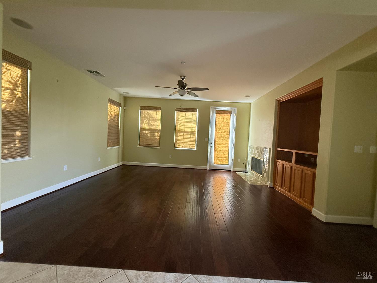Detail Gallery Image 6 of 18 For 55 Toscana Dr, American Canyon,  CA 94503 - 4 Beds | 2/1 Baths