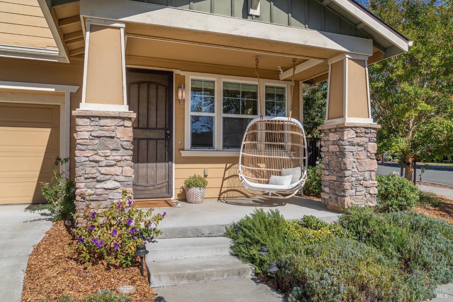 Detail Gallery Image 8 of 51 For 1755 Chinar Dr, Petaluma,  CA 94954 - 4 Beds | 2/1 Baths