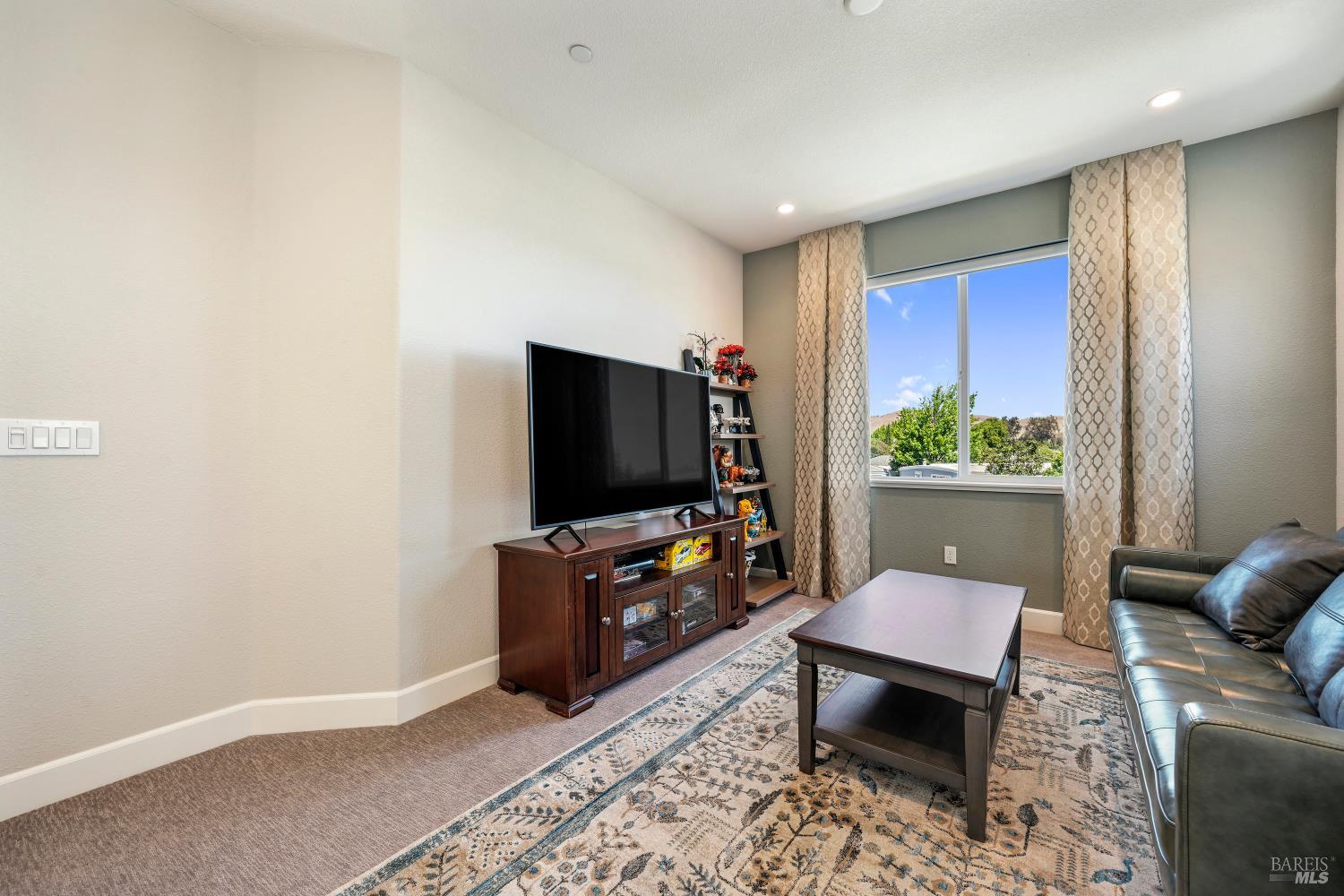 Detail Gallery Image 20 of 45 For 2056 Parsons Dr, Fairfield,  CA 94533 - 4 Beds | 3/1 Baths