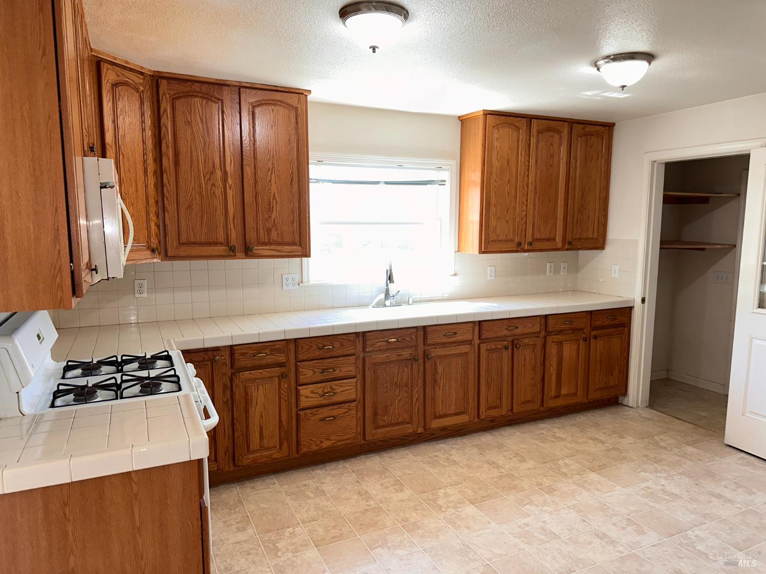 Detail Gallery Image 5 of 17 For 810 Missouri St, Fairfield,  CA 94533 - 3 Beds | 2 Baths