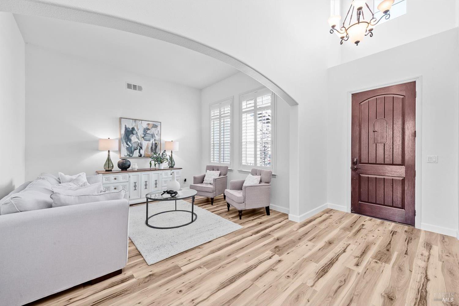 Detail Gallery Image 9 of 99 For 201 Red Pheasant Dr, Vacaville,  CA 95687 - 5 Beds | 3/1 Baths