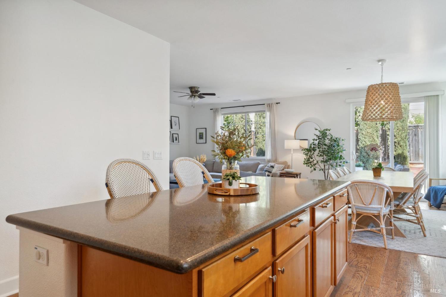 Detail Gallery Image 12 of 51 For 1755 Chinar Dr, Petaluma,  CA 94954 - 4 Beds | 2/1 Baths