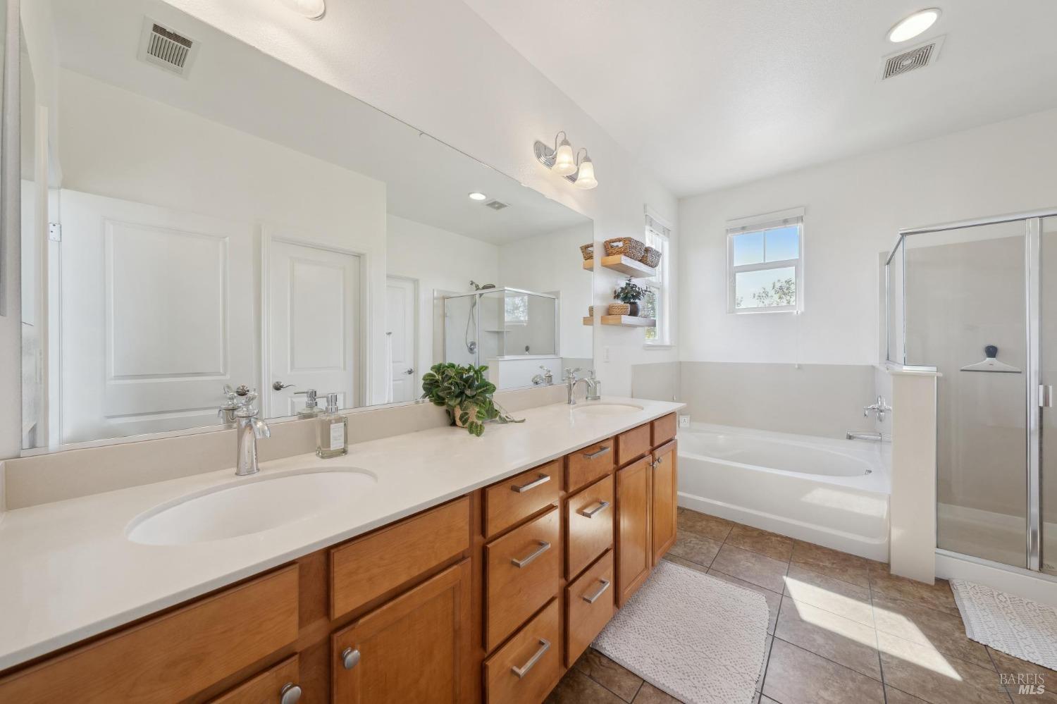 Detail Gallery Image 27 of 51 For 1755 Chinar Dr, Petaluma,  CA 94954 - 4 Beds | 2/1 Baths