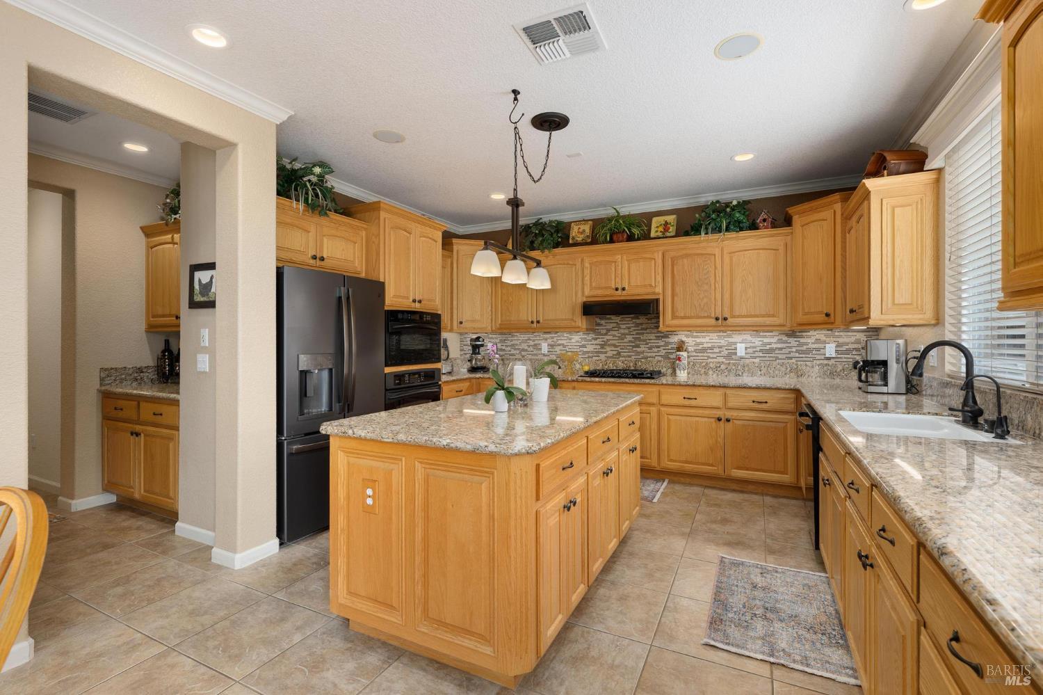 Detail Gallery Image 22 of 53 For 507 Topeka Ln, Vacaville,  CA 95687 - 5 Beds | 4 Baths
