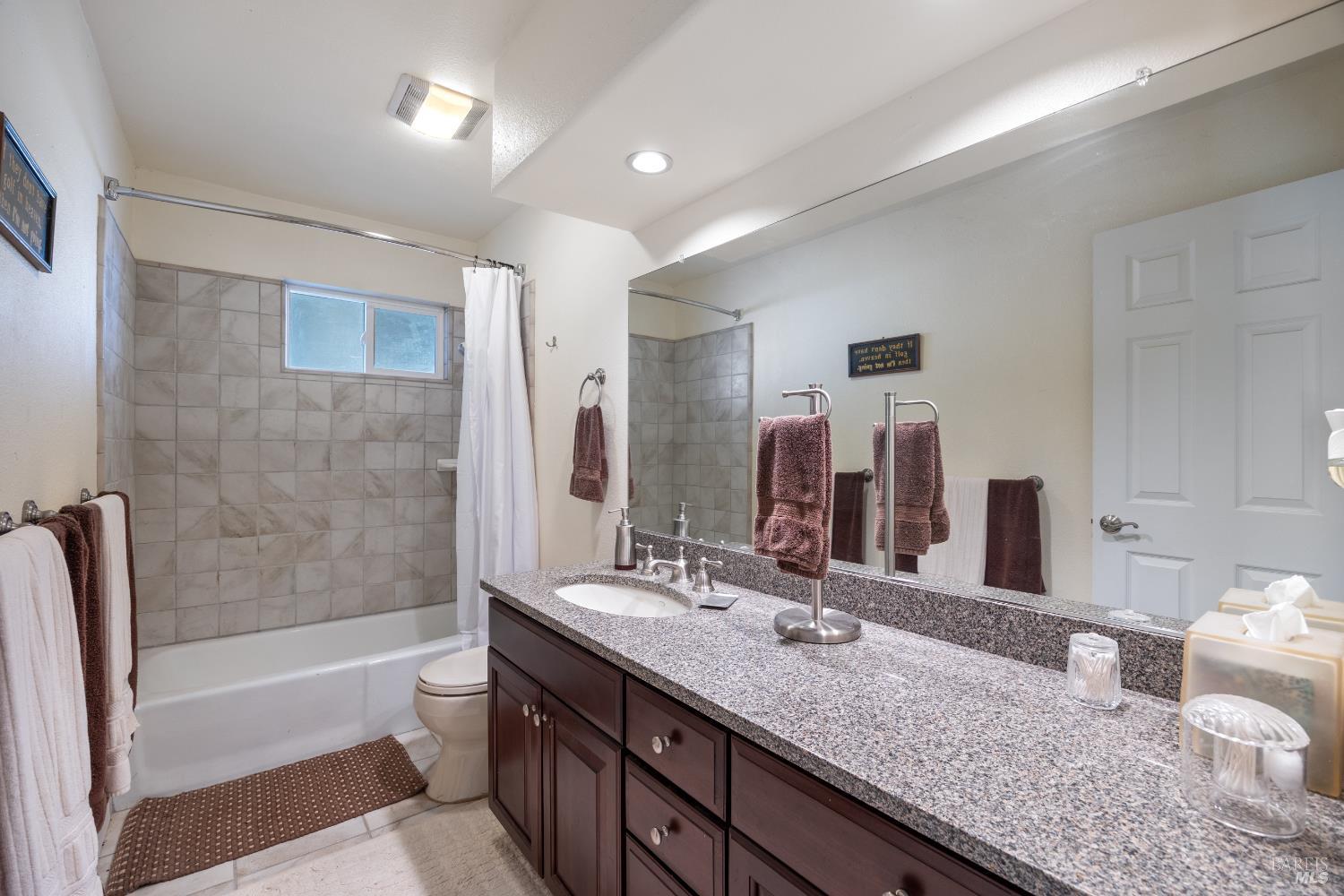Detail Gallery Image 14 of 42 For 8601 Hyde Rd, Dixon,  CA 95620 - 5 Beds | 5/1 Baths