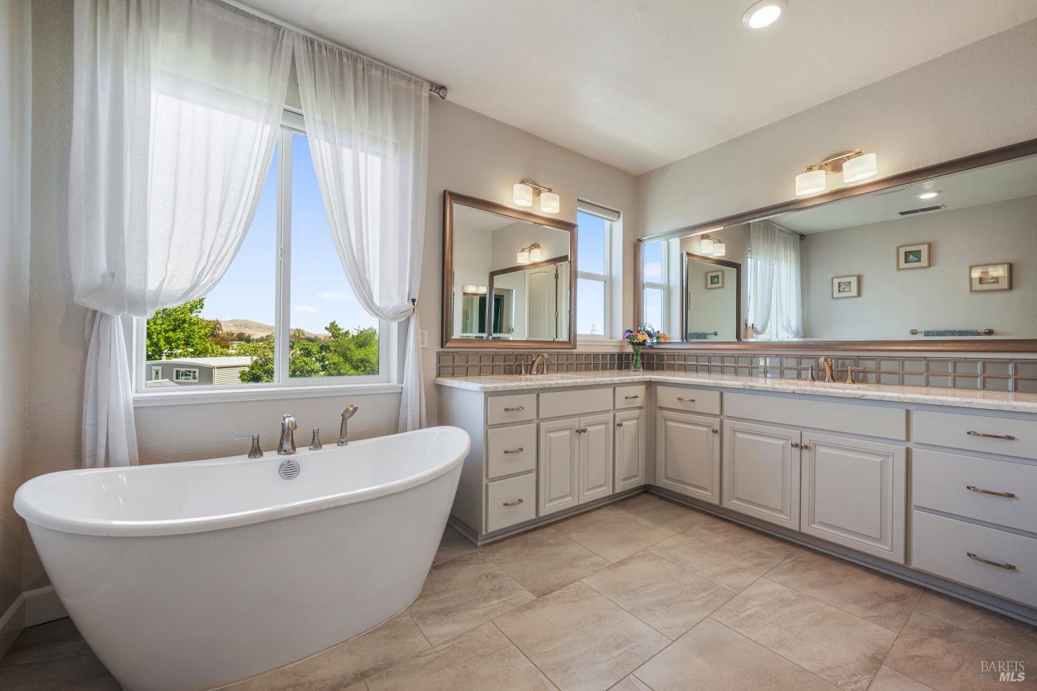 Detail Gallery Image 37 of 45 For 2056 Parsons Dr, Fairfield,  CA 94533 - 4 Beds | 3/1 Baths