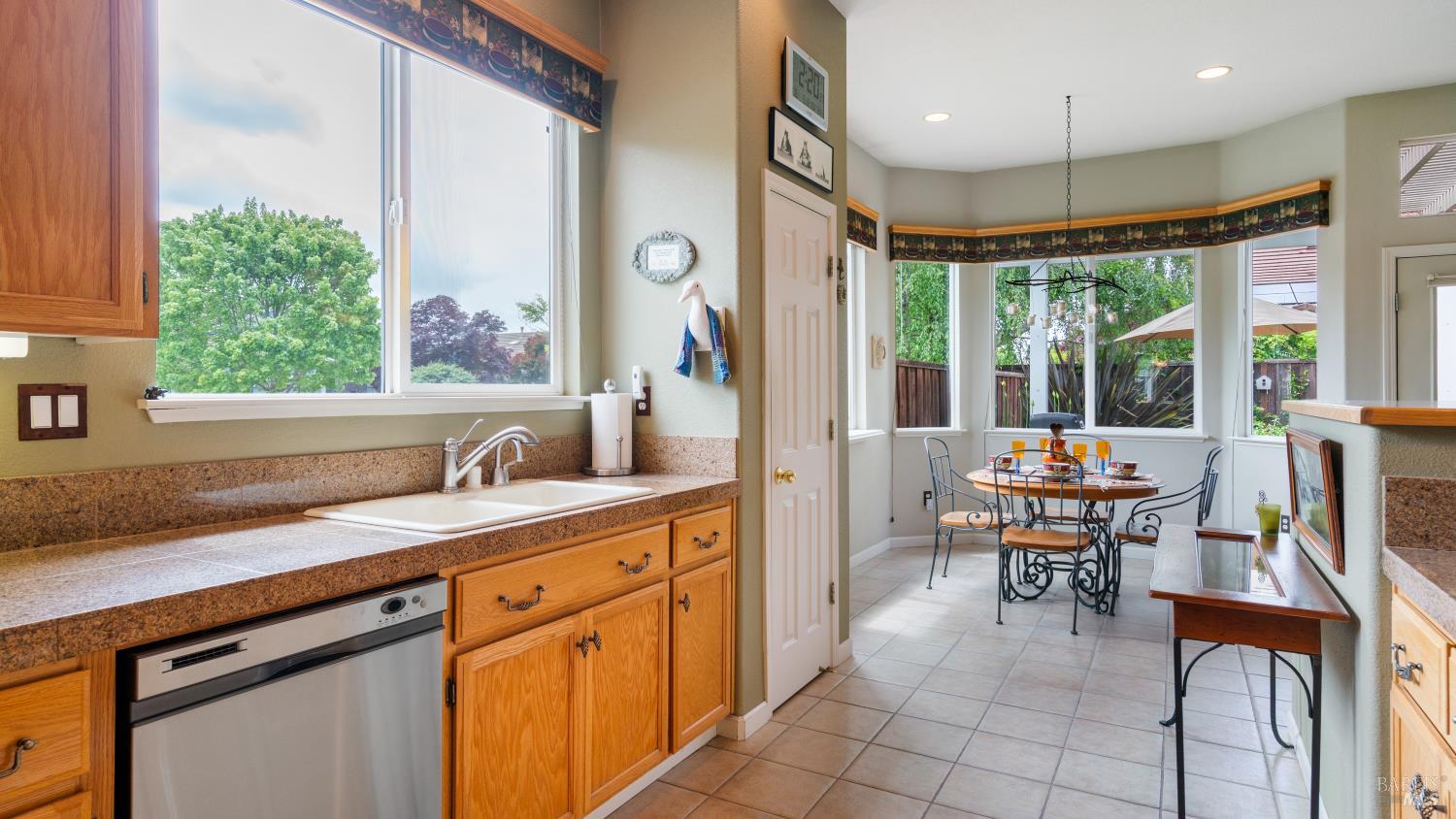 Detail Gallery Image 18 of 61 For 2001 Timberline Ln, Petaluma,  CA 94954 - 4 Beds | 2 Baths