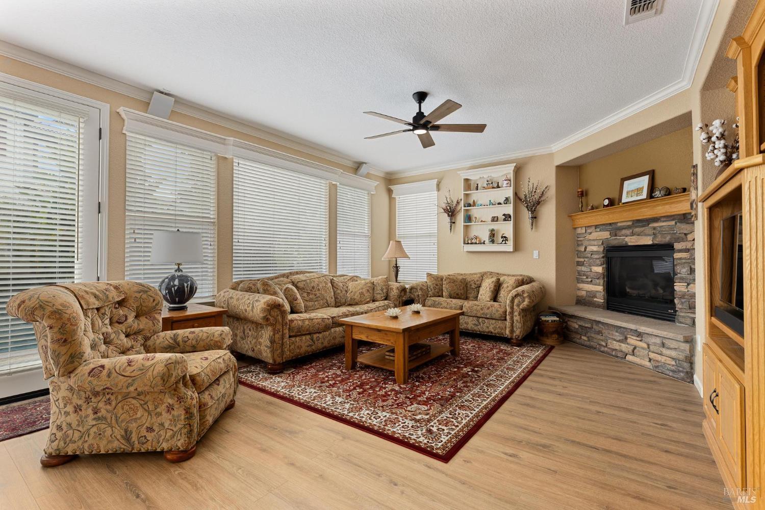 Detail Gallery Image 17 of 53 For 507 Topeka Ln, Vacaville,  CA 95687 - 5 Beds | 4 Baths