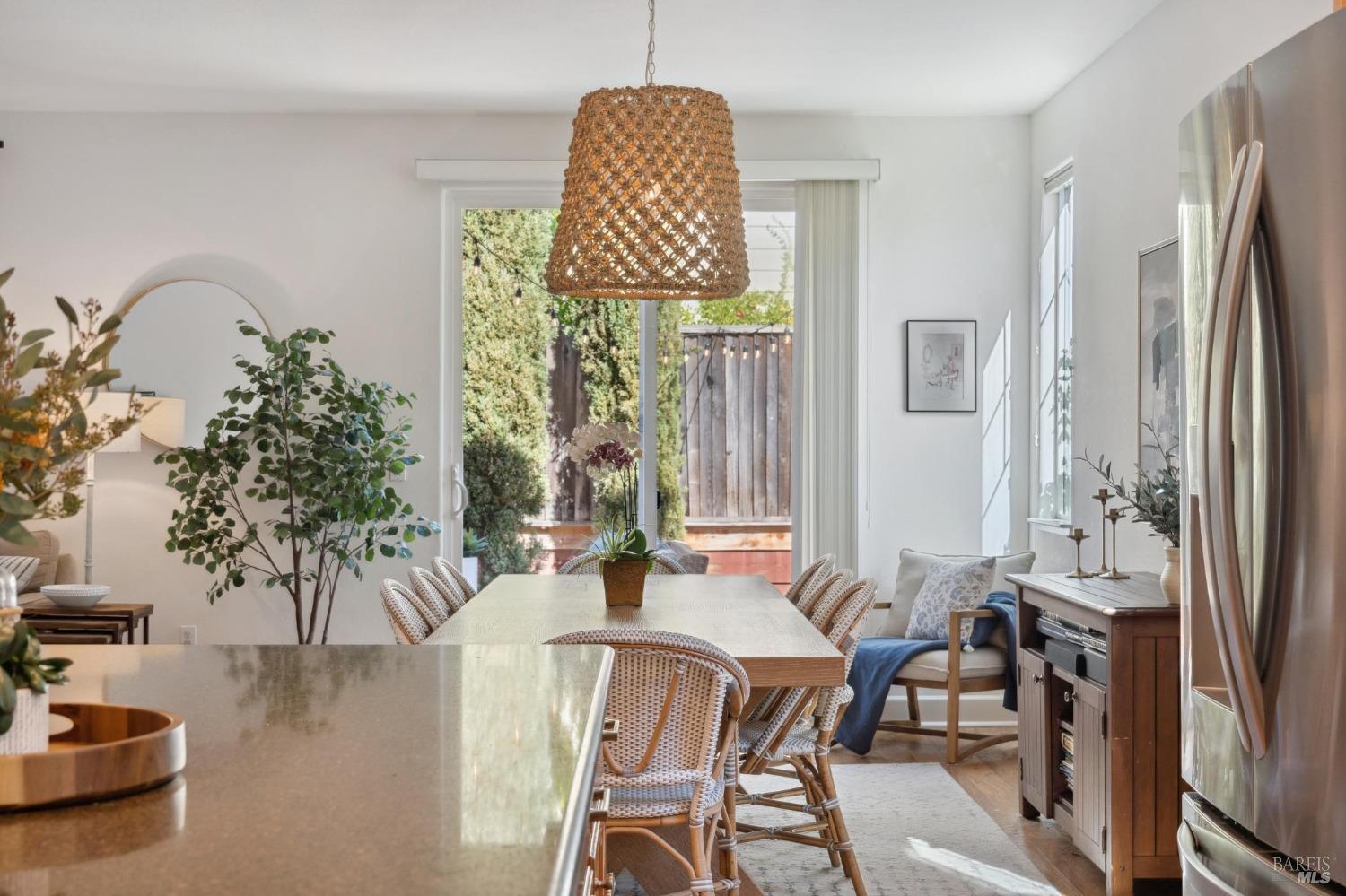 Detail Gallery Image 18 of 51 For 1755 Chinar Dr, Petaluma,  CA 94954 - 4 Beds | 2/1 Baths