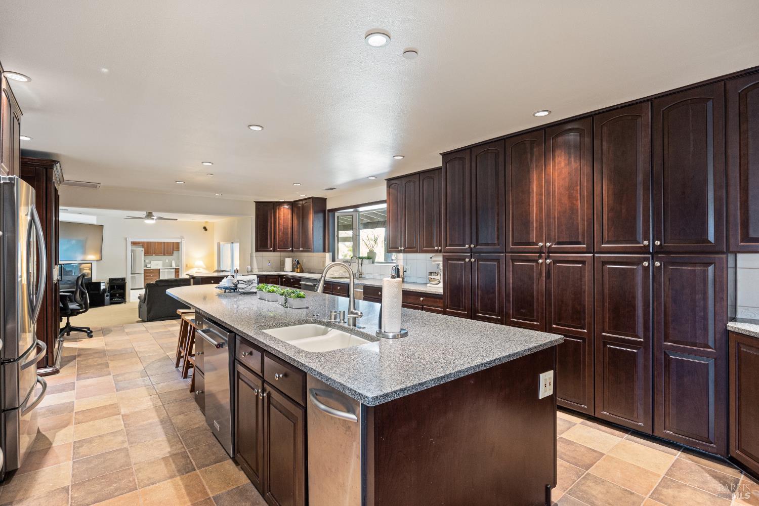 Detail Gallery Image 4 of 42 For 8601 Hyde Rd, Dixon,  CA 95620 - 5 Beds | 5/1 Baths