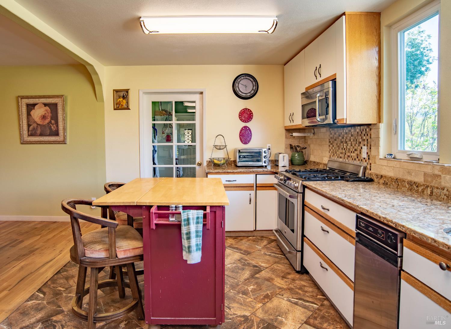 Detail Gallery Image 13 of 96 For 10507 Witter Springs Rd, Witter Springs,  CA 95493 - 4 Beds | 4/1 Baths