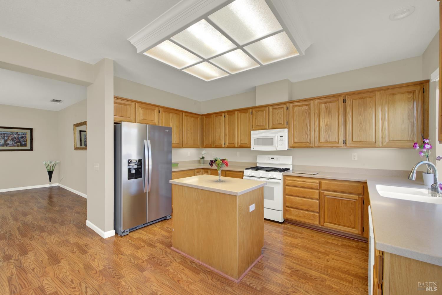 Detail Gallery Image 5 of 62 For 374 Bartlett Ln, Vacaville,  CA 95687 - 3 Beds | 2 Baths