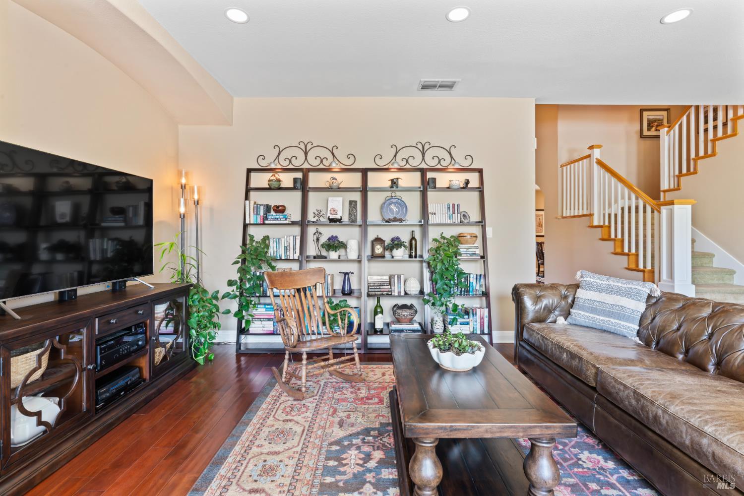 Detail Gallery Image 20 of 66 For 1261 Landmark Dr, Vallejo,  CA 94591 - 6 Beds | 4 Baths