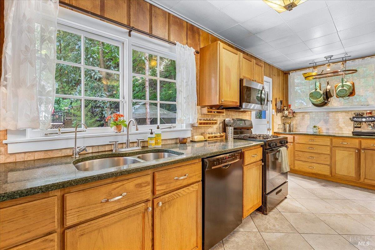 Detail Gallery Image 12 of 28 For 14576 Cherry St, Guerneville,  CA 95446 - 3 Beds | 1 Baths