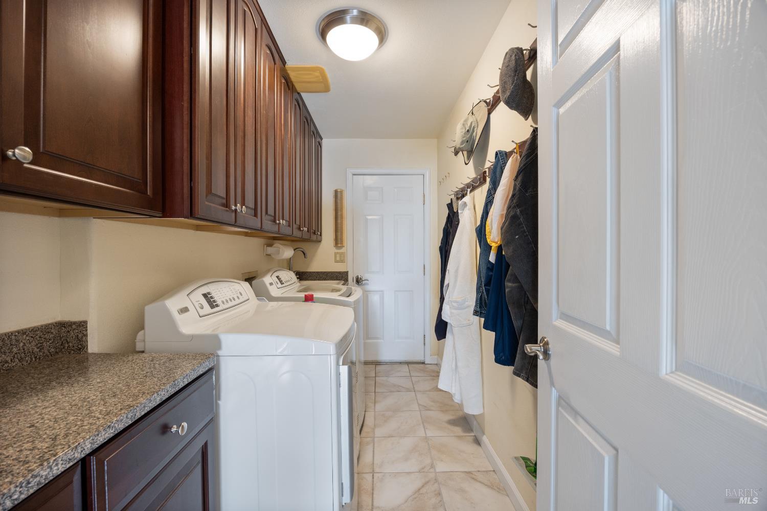 Detail Gallery Image 15 of 42 For 8601 Hyde Rd, Dixon,  CA 95620 - 5 Beds | 5/1 Baths