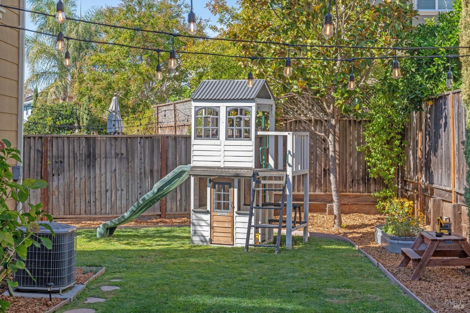Detail Gallery Image 41 of 51 For 1755 Chinar Dr, Petaluma,  CA 94954 - 4 Beds | 2/1 Baths