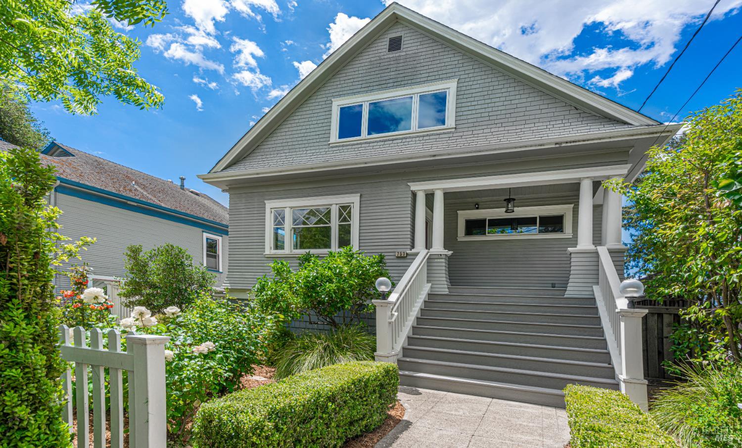 Detail Gallery Image 2 of 38 For 753 Humboldt St, Santa Rosa,  CA 95404 - 5 Beds | 3 Baths