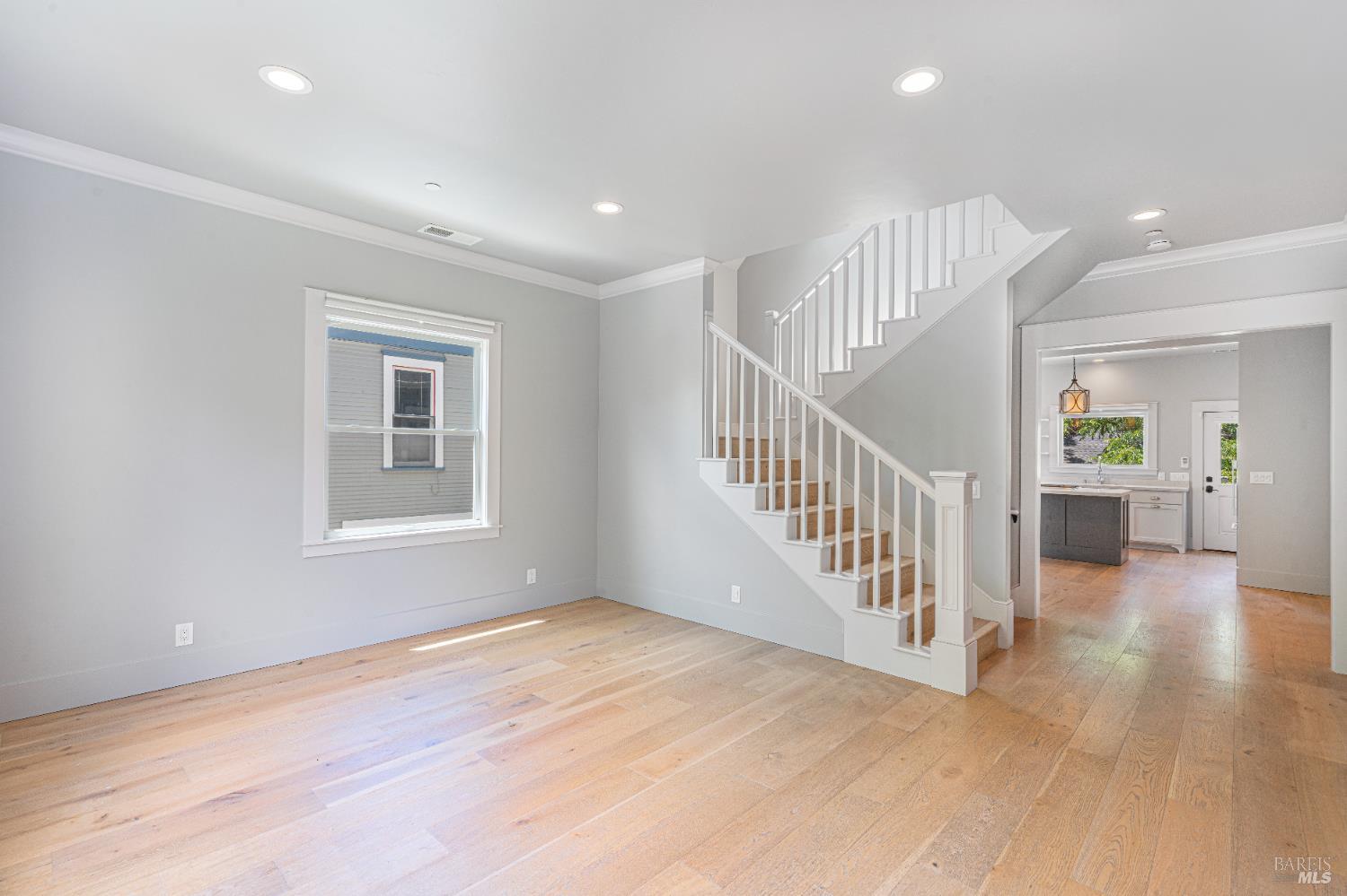 Detail Gallery Image 5 of 38 For 753 Humboldt St, Santa Rosa,  CA 95404 - 5 Beds | 3 Baths