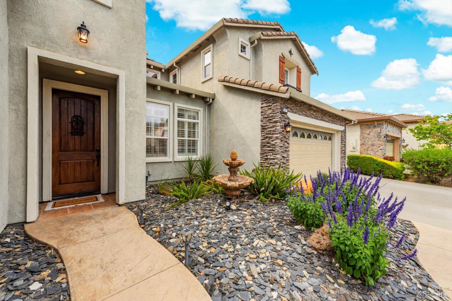 Detail Gallery Image 8 of 99 For 201 Red Pheasant Dr, Vacaville,  CA 95687 - 5 Beds | 3/1 Baths