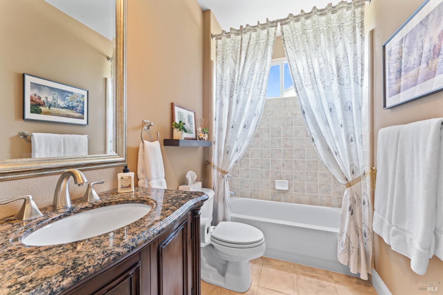 Detail Gallery Image 16 of 66 For 1261 Landmark Dr, Vallejo,  CA 94591 - 6 Beds | 4 Baths