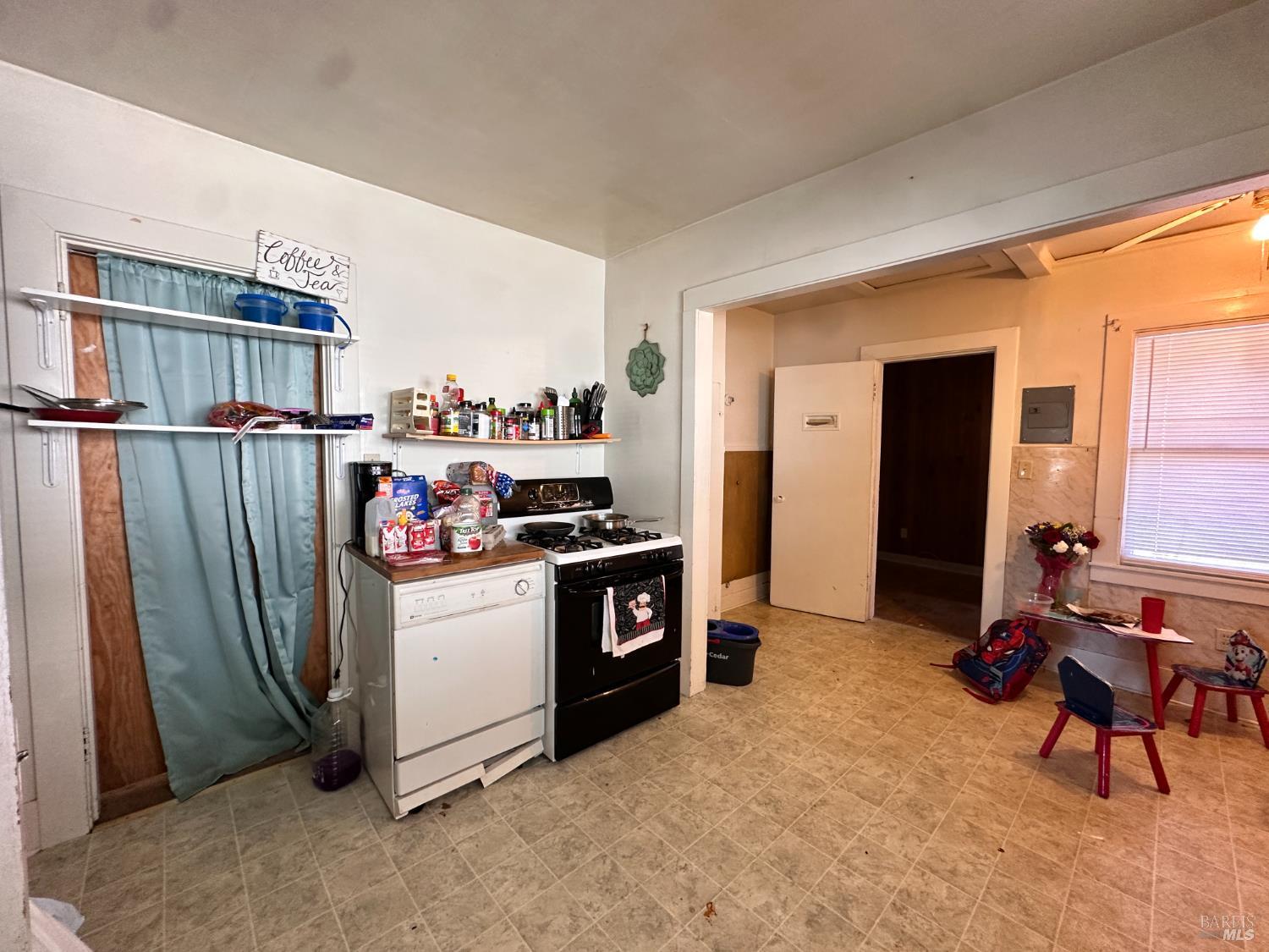 Detail Gallery Image 6 of 28 For 1126 Delaware St, Fairfield,  CA 94533 - 3 Beds | 2 Baths