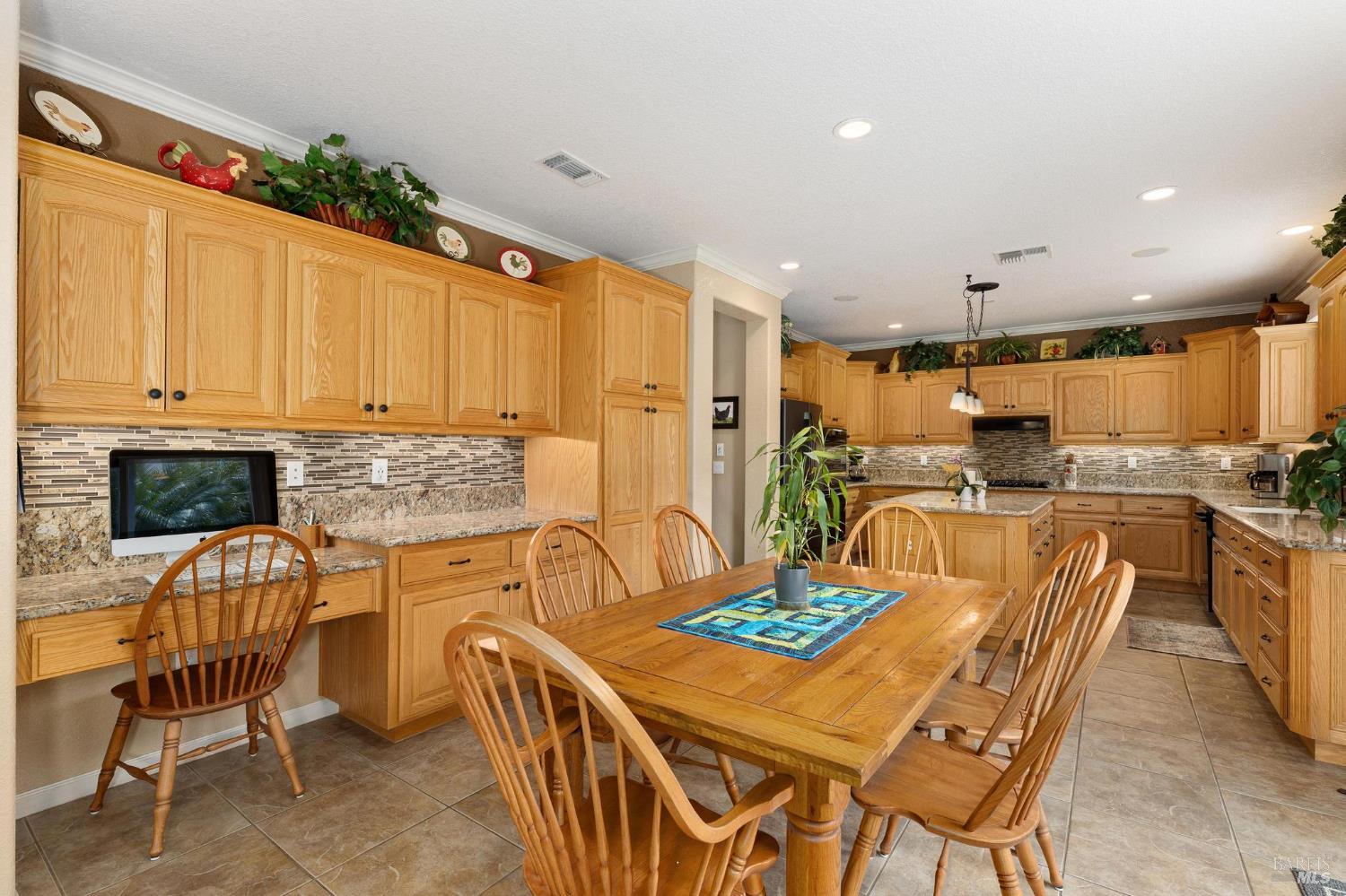Detail Gallery Image 20 of 53 For 507 Topeka Ln, Vacaville,  CA 95687 - 5 Beds | 4 Baths