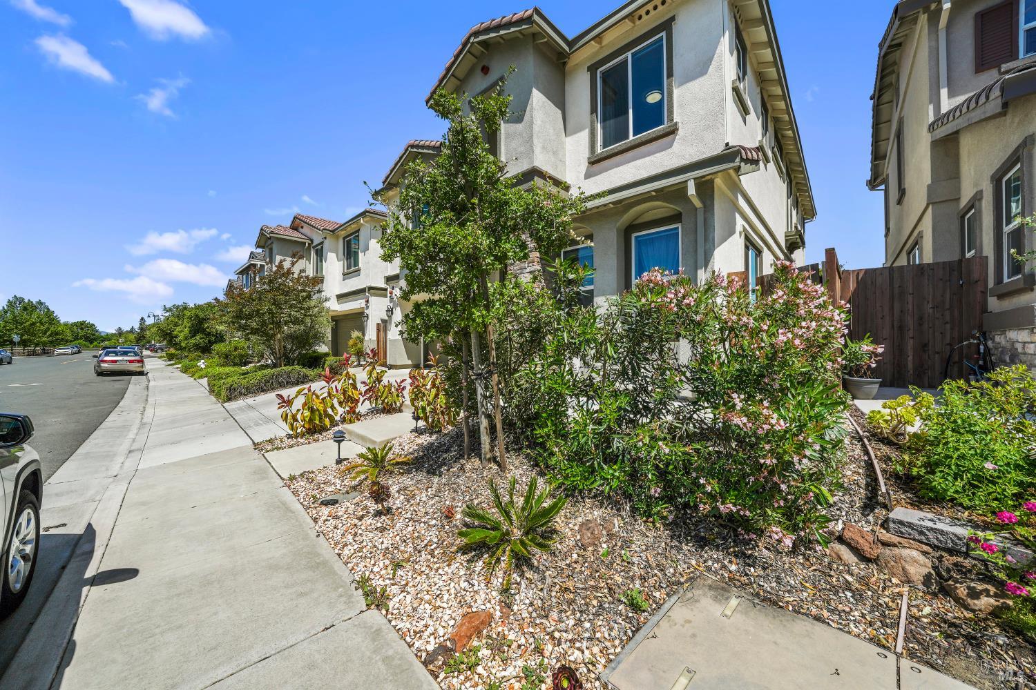 Detail Gallery Image 2 of 45 For 2056 Parsons Dr, Fairfield,  CA 94533 - 4 Beds | 3/1 Baths