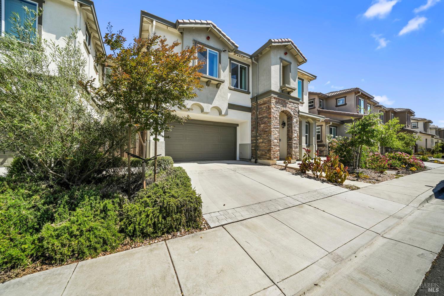 Detail Gallery Image 3 of 45 For 2056 Parsons Dr, Fairfield,  CA 94533 - 4 Beds | 3/1 Baths