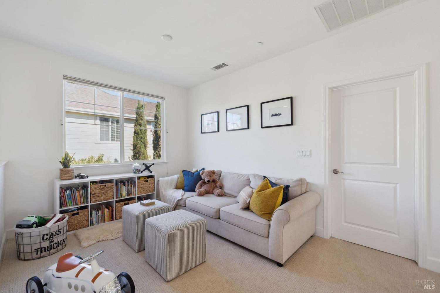 Detail Gallery Image 21 of 51 For 1755 Chinar Dr, Petaluma,  CA 94954 - 4 Beds | 2/1 Baths