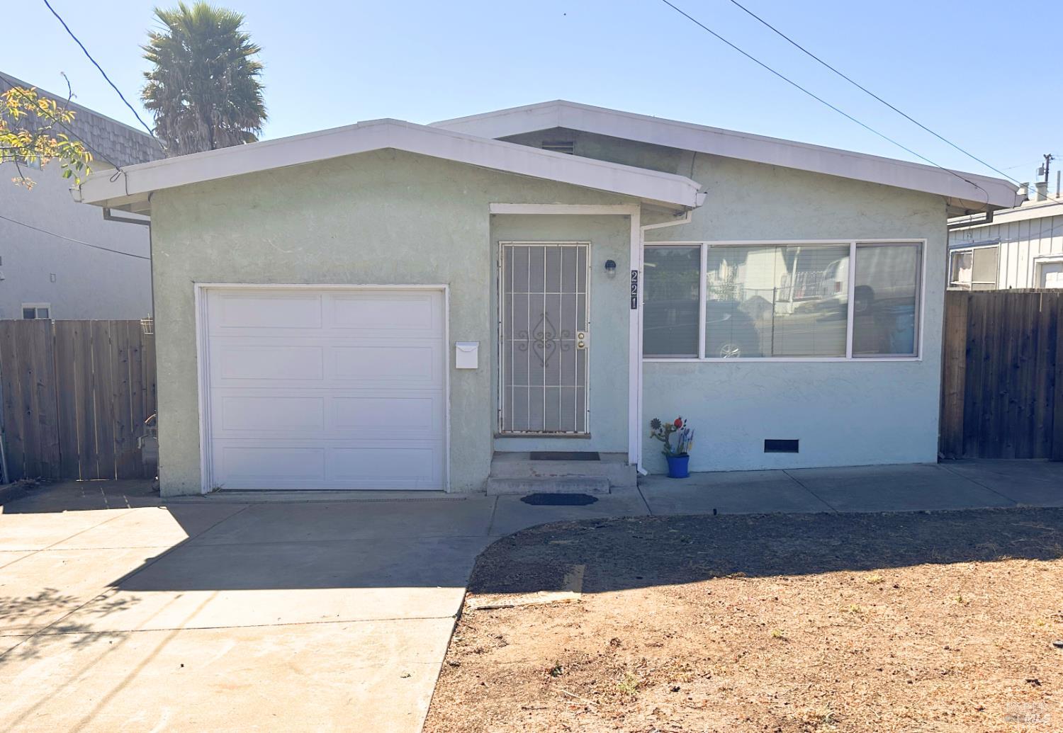 Detail Gallery Image 1 of 17 For 221 Evans Ave, Vallejo,  CA 94590 - 2 Beds | 1 Baths