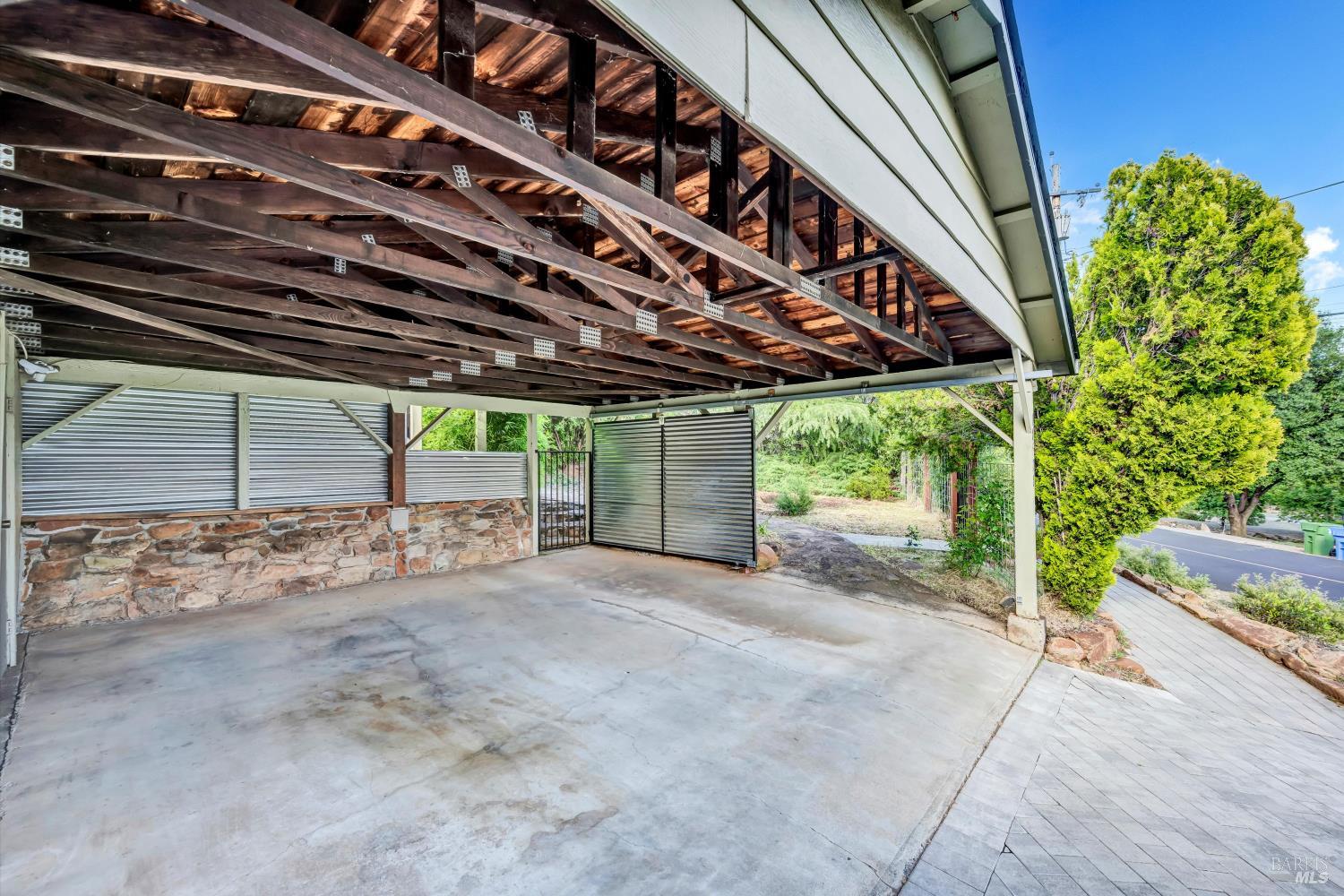 Detail Gallery Image 4 of 47 For 18528 N Shore Dr, Hidden Valley Lake,  CA 95467 - 3 Beds | 3 Baths