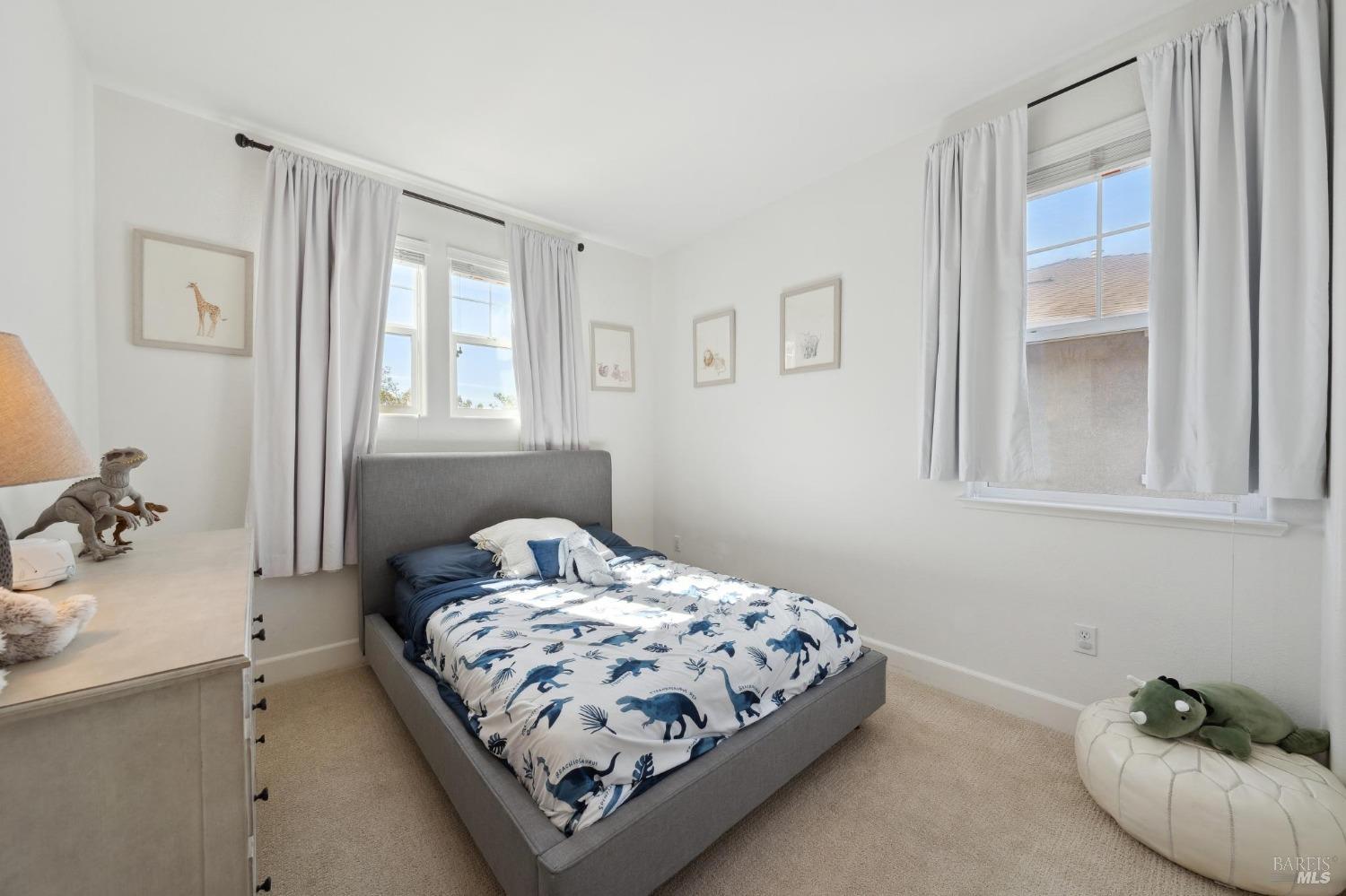 Detail Gallery Image 32 of 51 For 1755 Chinar Dr, Petaluma,  CA 94954 - 4 Beds | 2/1 Baths