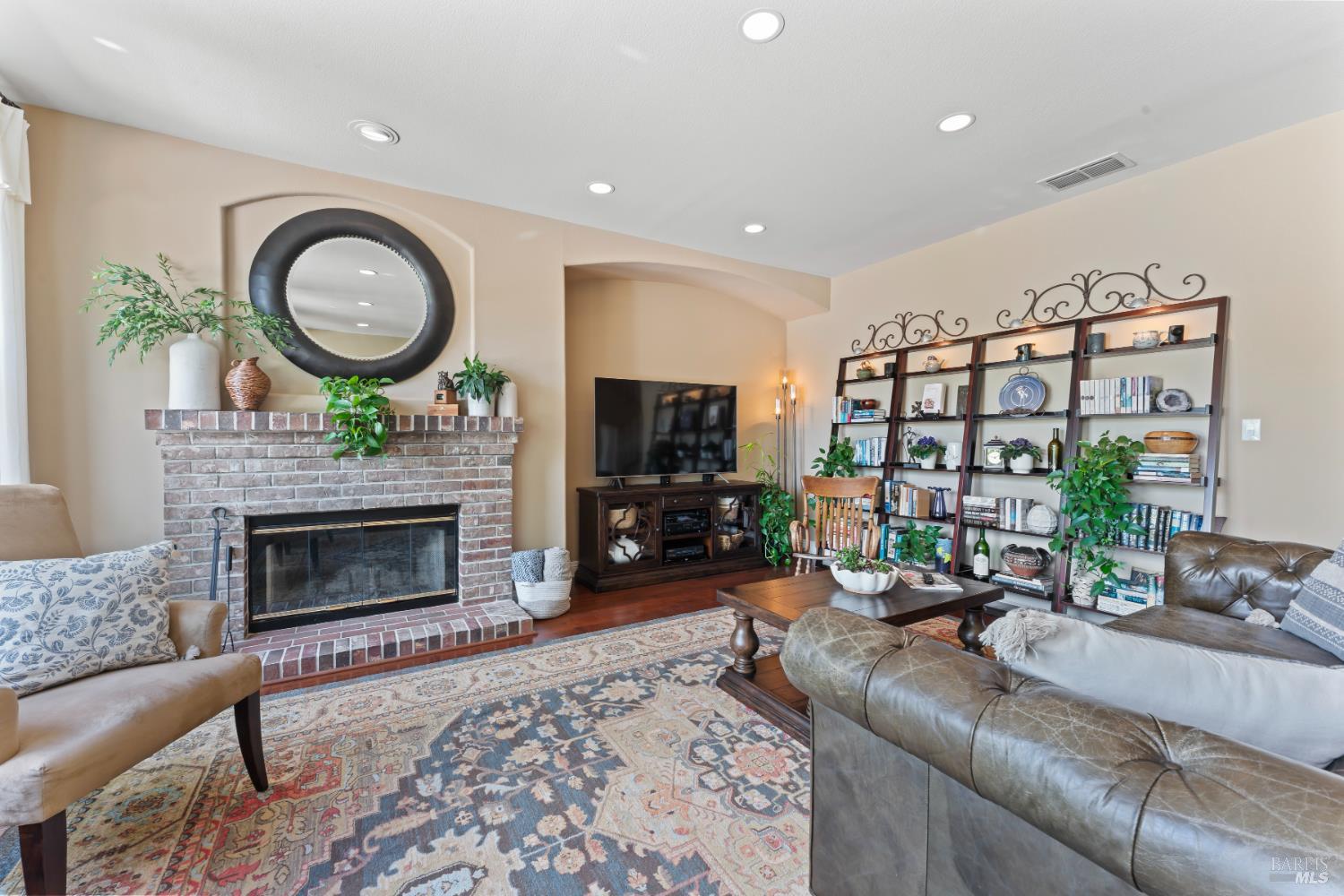 Detail Gallery Image 18 of 66 For 1261 Landmark Dr, Vallejo,  CA 94591 - 6 Beds | 4 Baths