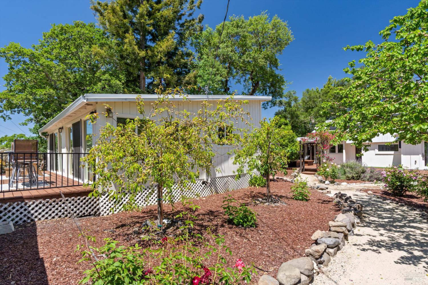 Detail Gallery Image 14 of 32 For 10 Waldruhe Hts, Glen Ellen,  CA 95442 - 2 Beds | 2 Baths