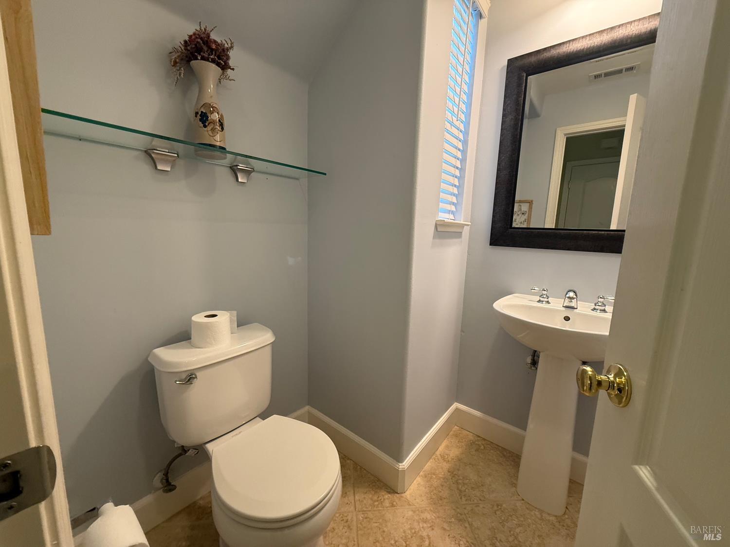Detail Gallery Image 14 of 18 For 55 Toscana Dr, American Canyon,  CA 94503 - 4 Beds | 2/1 Baths