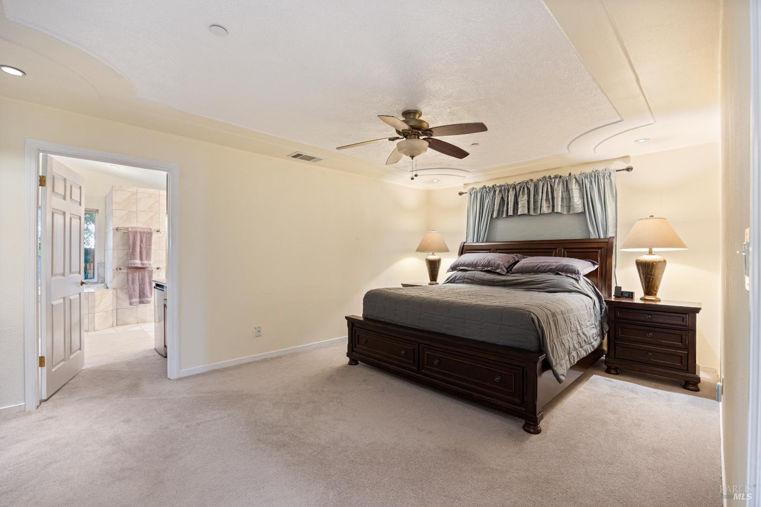 Detail Gallery Image 16 of 42 For 8601 Hyde Rd, Dixon,  CA 95620 - 5 Beds | 5/1 Baths