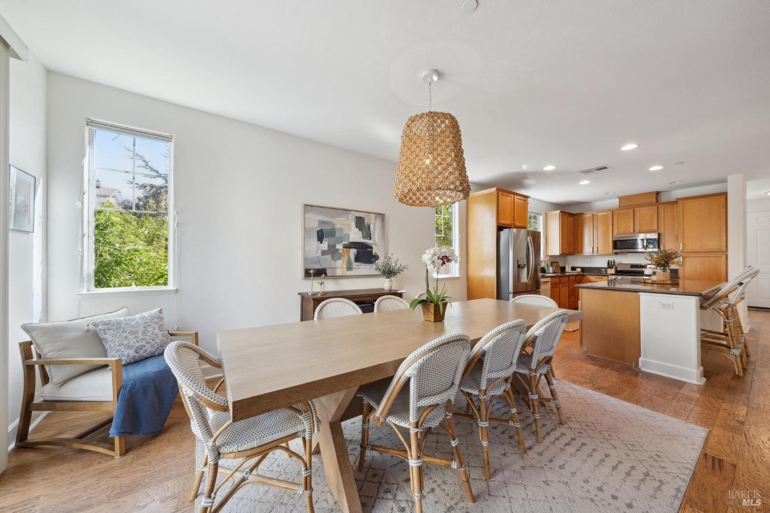 Detail Gallery Image 16 of 51 For 1755 Chinar Dr, Petaluma,  CA 94954 - 4 Beds | 2/1 Baths