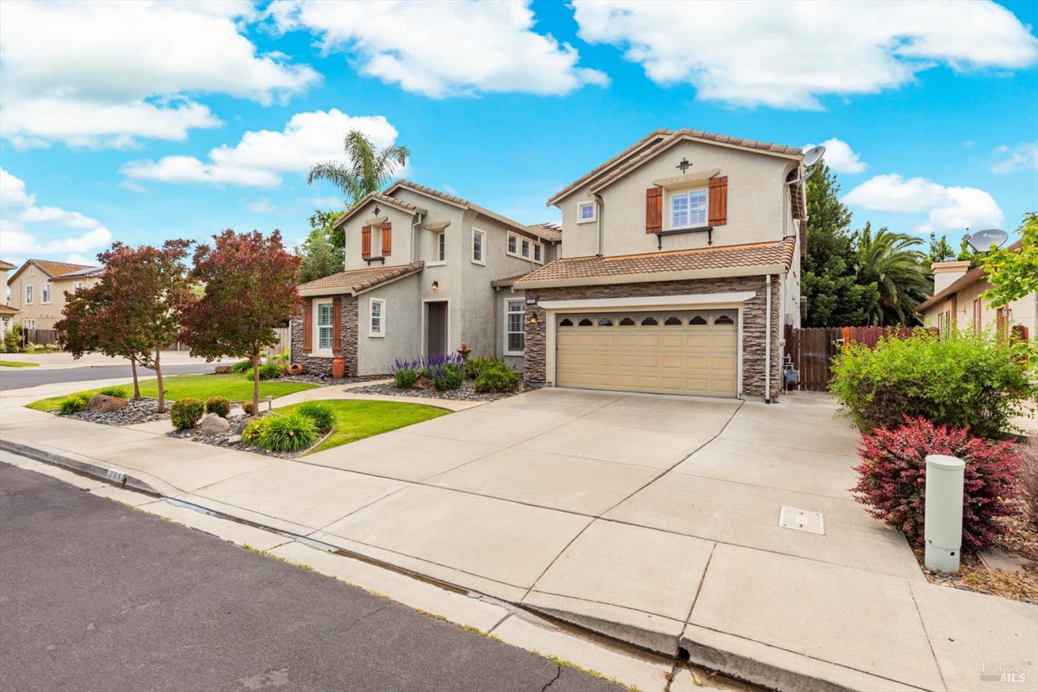 Detail Gallery Image 5 of 99 For 201 Red Pheasant Dr, Vacaville,  CA 95687 - 5 Beds | 3/1 Baths