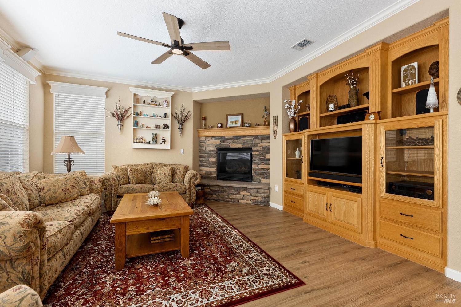 Detail Gallery Image 18 of 53 For 507 Topeka Ln, Vacaville,  CA 95687 - 5 Beds | 4 Baths