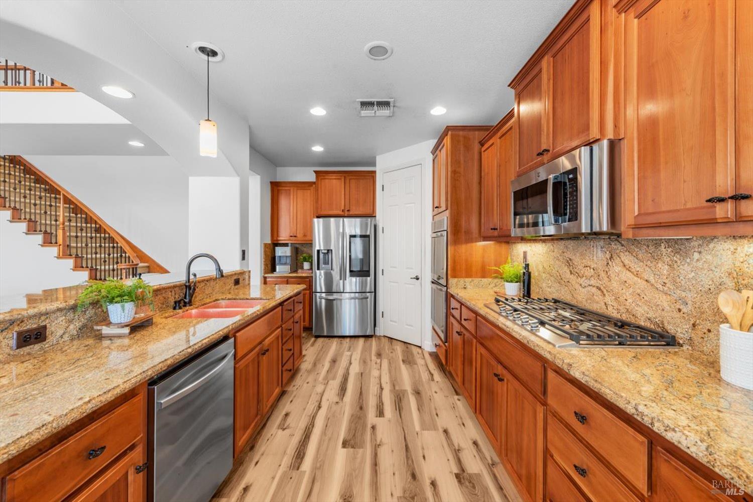 Detail Gallery Image 31 of 99 For 201 Red Pheasant Dr, Vacaville,  CA 95687 - 5 Beds | 3/1 Baths
