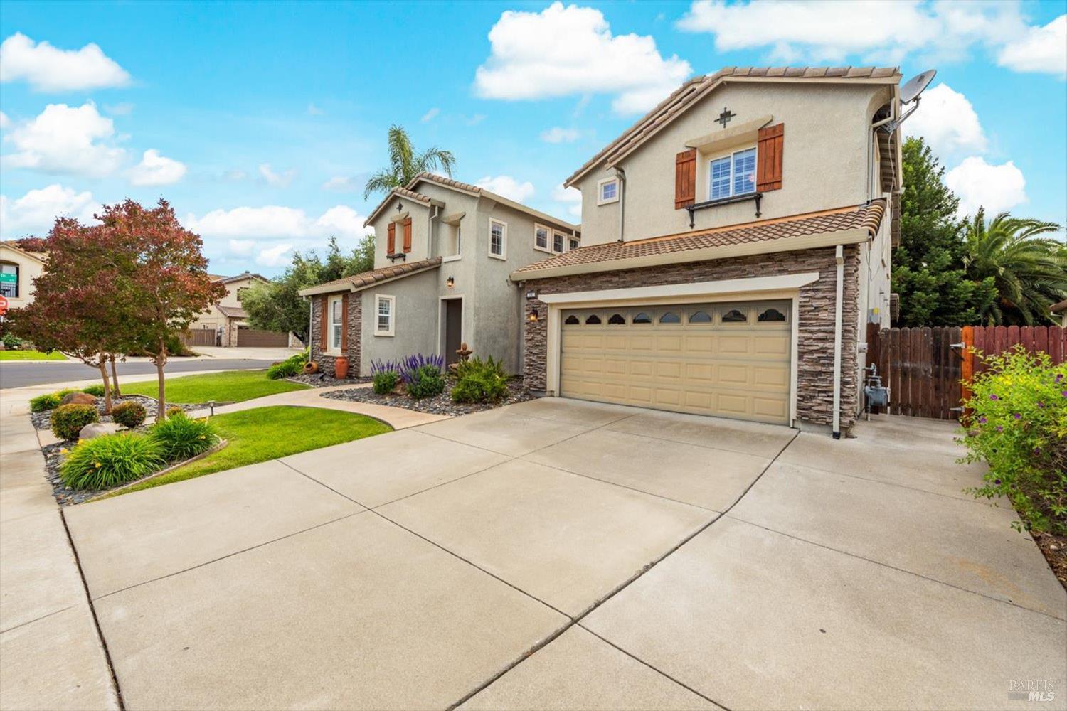 Detail Gallery Image 6 of 99 For 201 Red Pheasant Dr, Vacaville,  CA 95687 - 5 Beds | 3/1 Baths